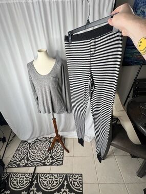 Make + Model Gray Pajama Lounge Set | Top L / Pants M | Soft Knit